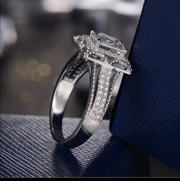 New S925 Sterling Silver white sapphire ring - Picture 4 of 6